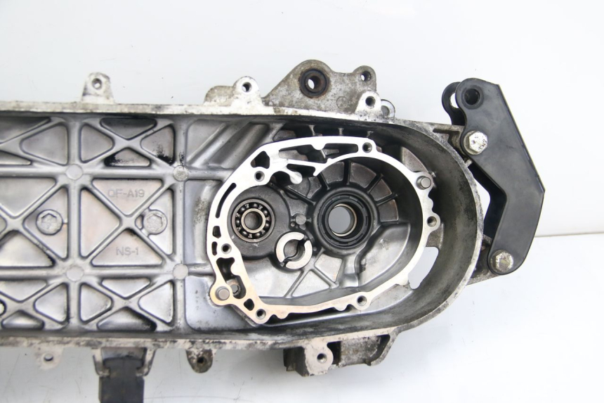 photo de CARTER BAS MOTEUR PEUGEOT CITYSTAR 50 (2013 - 2017) - Angle alternatif