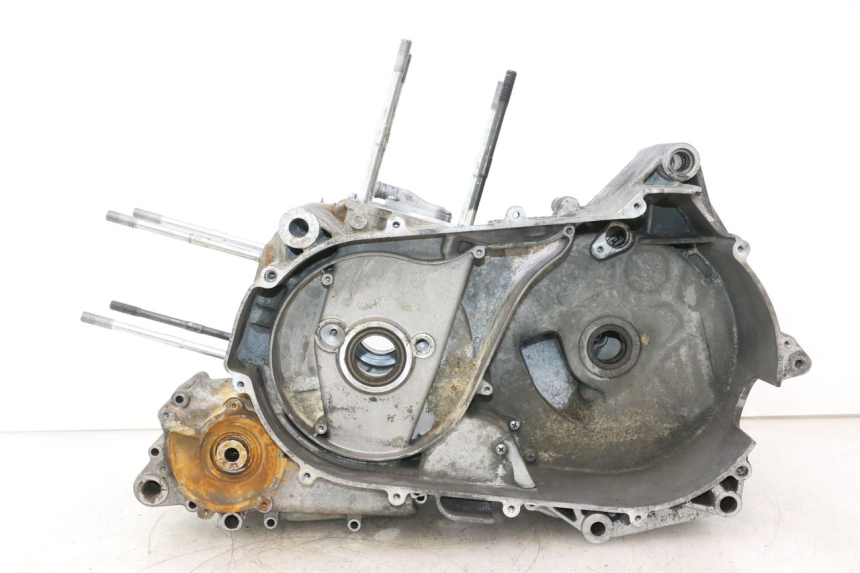 photo de CARTER BAS MOTEUR GILERA GP 800 (2007 - 2013) - Gros plan technique