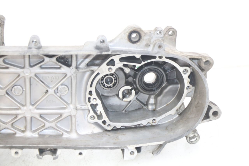 photo de CARTER BAS MOTEUR PEUGEOT KISBEE 2T 50 (2010 - 2017)