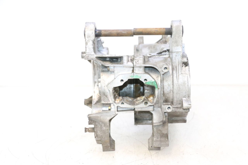 photo de CARTER BAS MOTEUR PEUGEOT KISBEE 2T 50 (2010 - 2017) - Vue rapprochée