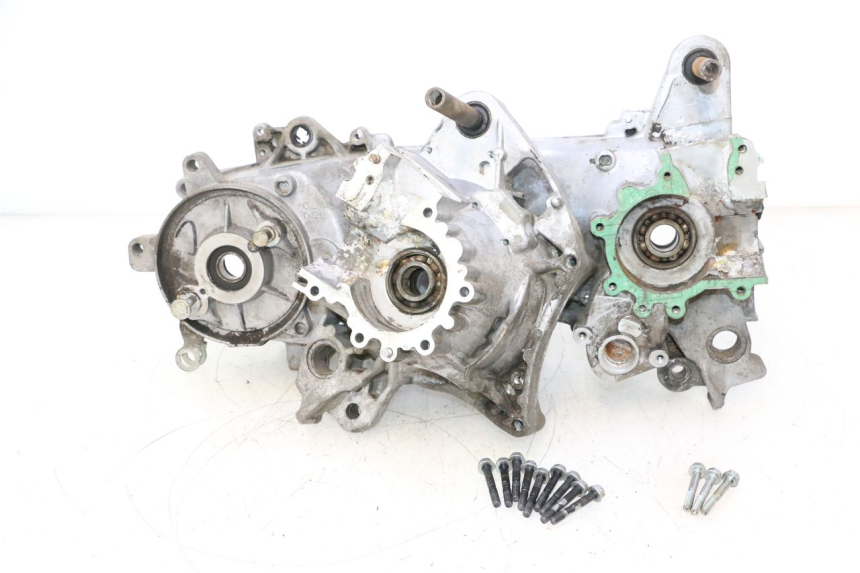 photo de CARTER BAS MOTEUR PEUGEOT KISBEE 2T 50 (2010 - 2017) - Points de fixation