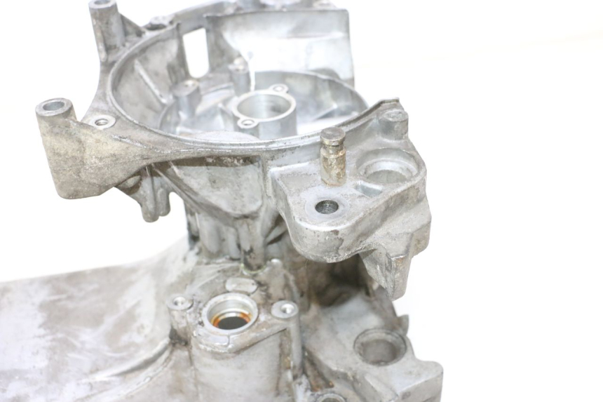 photo de CARTER BAS MOTEUR PEUGEOT KISBEE 2T 50 (2010 - 2017) - Autre angle de vue