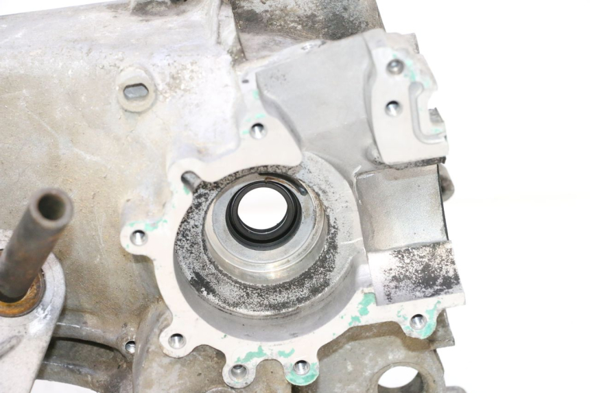 photo de CARTER BAS MOTEUR PEUGEOT LUDIX 50 (2005 - 2007) - Gros plan technique