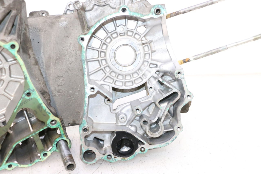 photo de CARTER BAS MOTEUR PIAGGIO MP3 LT 300 (2010 - 2016) - Autre angle de vue
