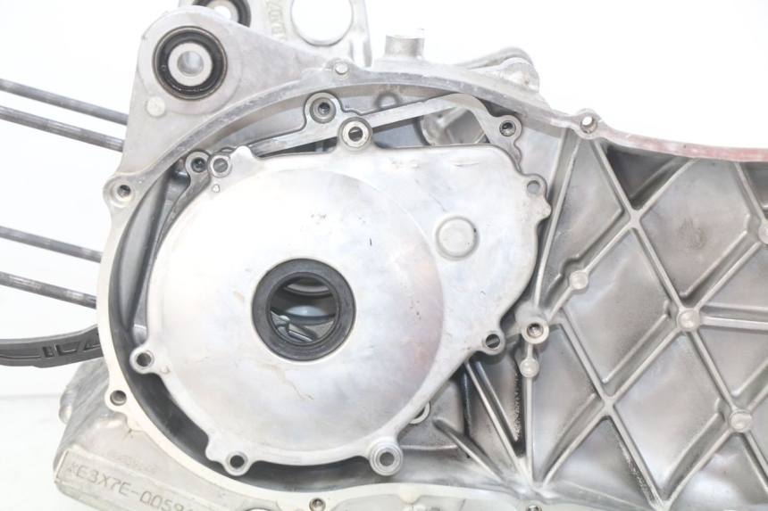 photo de CARTER BAS MOTEUR YAMAHA N-MAX NMAX 125 (2017 - 2020) - Points de fixation