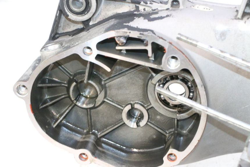 photo de CARTER BAS MOTEUR PIAGGIO NEW TYPHOON 50 (2018 - 2021) - Gros plan technique