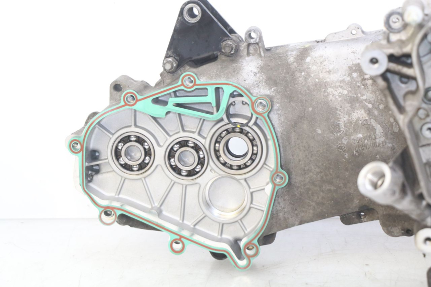 photo de CARTER BAS MOTEUR PIAGGIO VESPA GTS IGET ABS 125 (2017 - 2023)