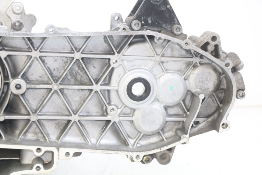 photo de CARTER BAS MOTEUR PIAGGIO VESPA GTS IGET ABS 125 (2017 - 2023)