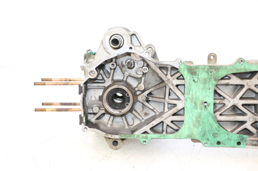 photo de CARTER BAS MOTEUR KEEWAY RY6 2T 50 (2011 - 2019) - Angle alternatif
