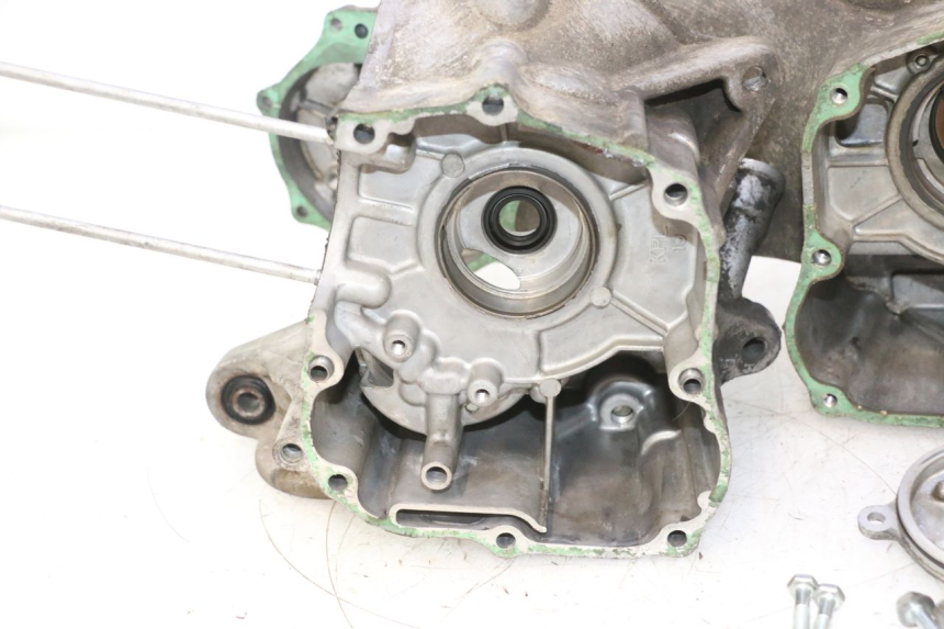 photo de CARTER BAS MOTEUR HONDA SCV LEAD 100 (2003 - 2007) - Points de fixation