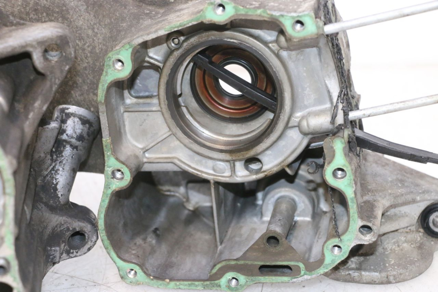 photo de CARTER BAS MOTEUR HONDA SCV LEAD 100 (2003 - 2007) - État de surface