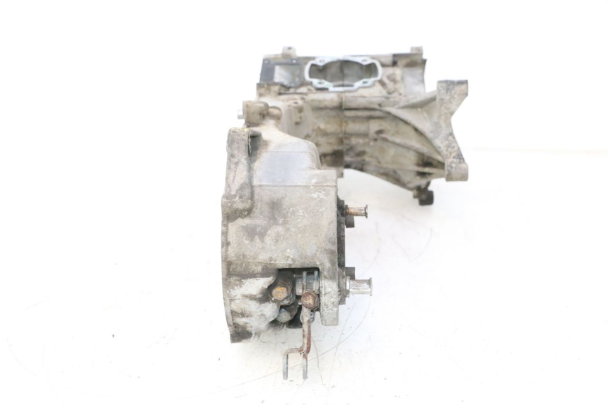 photo de CARTER BAS MOTEUR PEUGEOT SPEEDFIGHT LC 50 (1996 - 2002) - Gros plan technique