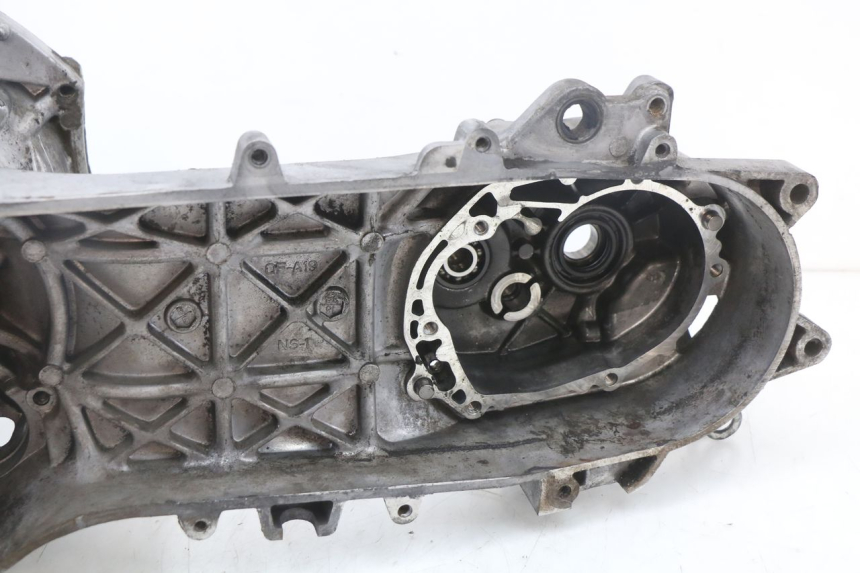 photo de CARTER BAS MOTEUR PEUGEOT STREETZONE 2T 50 (2014 - 2019)