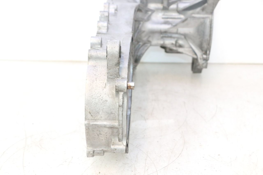 photo de CARTER BAS MOTEUR KYMCO SUPER 8 2T 50 (2007 - 2013) - Focus structure