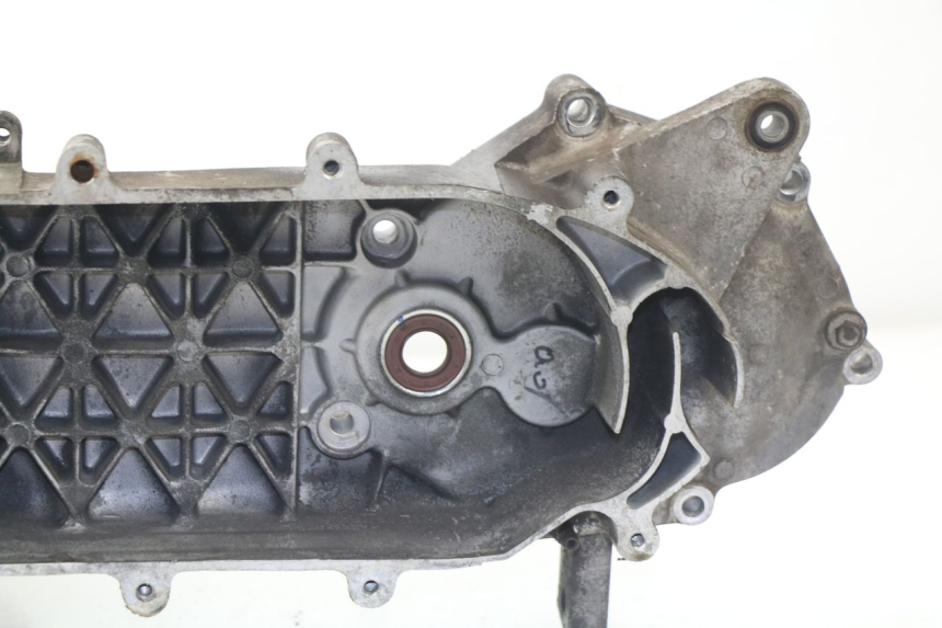 photo de CARTER BAS MOTEUR SYM SYMPHONY 50 (2009 - 2015) - Gros plan technique