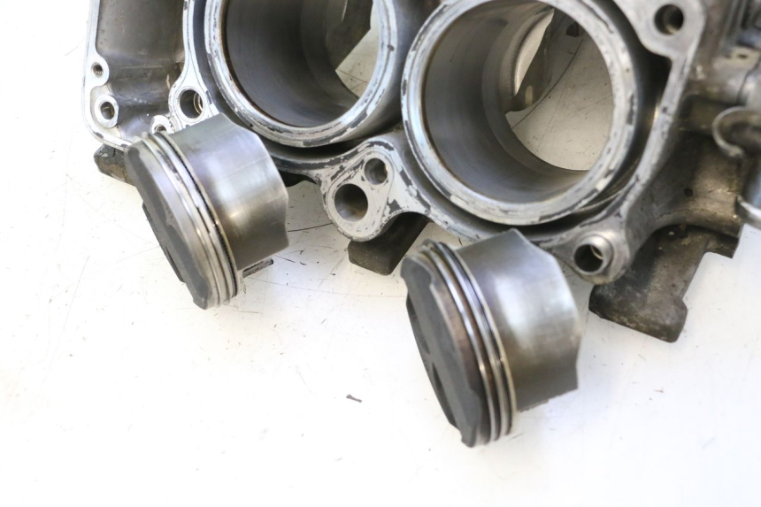 photo de CARTER BAS MOTEUR HONDA VFR FI RC46 800 (1998 - 2001) - Vue d’ensemble
