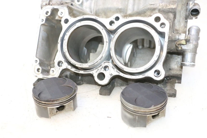 photo de CARTER BAS MOTEUR HONDA VFR FI RC46 800 (1998 - 2001) - Points de fixation