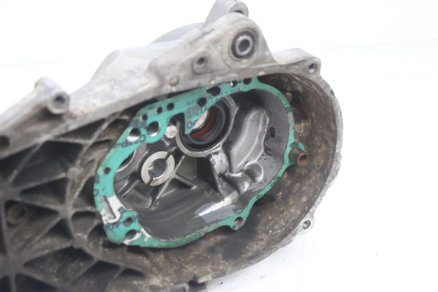 photo de CARTER BAS MOTEUR PEUGEOT VIVACITY 50 (2004 - 2009) - Gros plan technique
