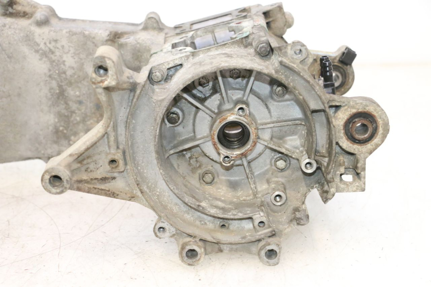 photo de CARTER BAS MOTEUR PEUGEOT VIVACITY 50 (2004 - 2009) - Gros plan technique