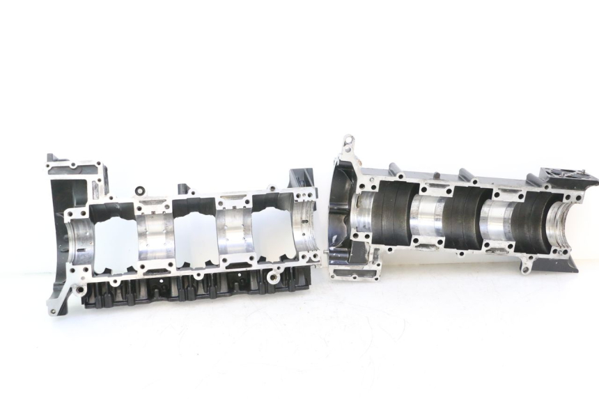 photo de CARTER BAS MOTEUR YAMAHA WAVE RUNNER GP R 1200 (2000 - 2003) - Détails caractéristiques