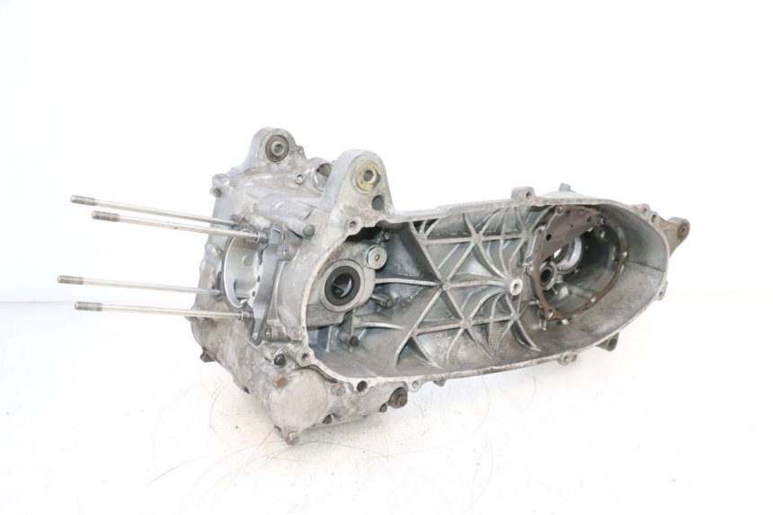 photo de CARTER BAS MOTEUR YAMAHA X-MAX XMAX 125 (2010 - 2013) - Gros plan technique