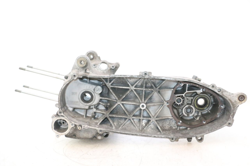 photo de CARTER BAS MOTEUR YAMAHA XMAX X-MAX 125 (2006 - 2009) - Vue rapprochée