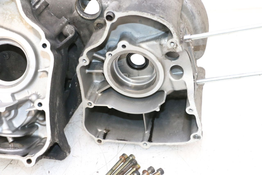 photo de CARTER BAS MOTEUR YAMAHA YP MAJESTY 125 (1998 - 2001) - Inspection visuelle