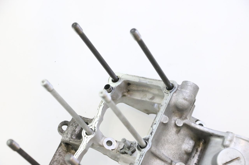 photo de CARTER BAS MOTEUR YAMAHA YZF R GENESIS 750 (1993 - 1998) - Vue rapprochée