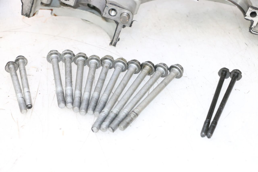 photo de CARTER BAS MOTEUR KAWASAKI ZX-6R ZX6R 600 (2000 - 2002) - Gros plan technique