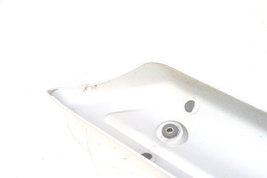 photo de CARTER ECHAPPEMENT SUZUKI BURGMAN 125 (2007 - 2014) - Gros plan technique