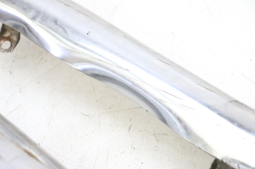 photo de CARTER ECHAPPEMENT KYMCO ZING 125 (1997 - 2003) - Zoom composants