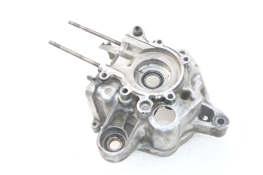 photo de CARTER MOTEUR DROIT MBK BOOSTER SPIRIT NAKED 50 (2004 - 2017) - Gros plan technique