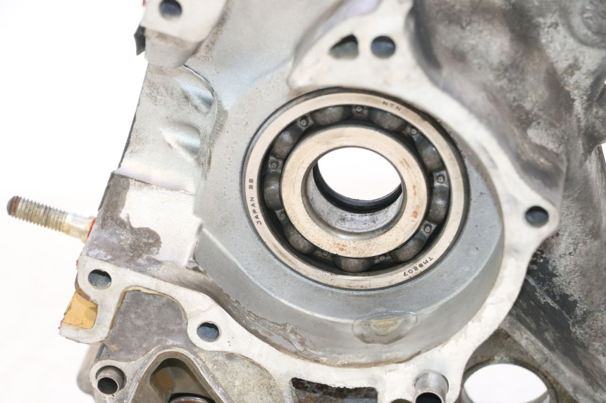 photo de CARTER MOTEUR DROIT HONDA FES PANTHEON 2T 125 (1998 - 2002) - Gros plan technique