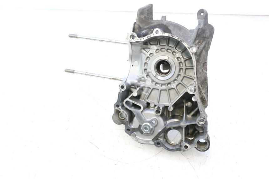 photo de CARTER MOTEUR DROIT PIAGGIO X9 EVOLUTION 125 (2003 - 2007) - Gros plan technique