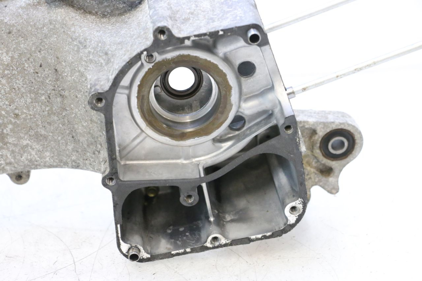 photo de CARTER MOTEUR GAUCHE KYMCO AGILITY 4T 50 (2005 - 2018) - Vue d’ensemble
