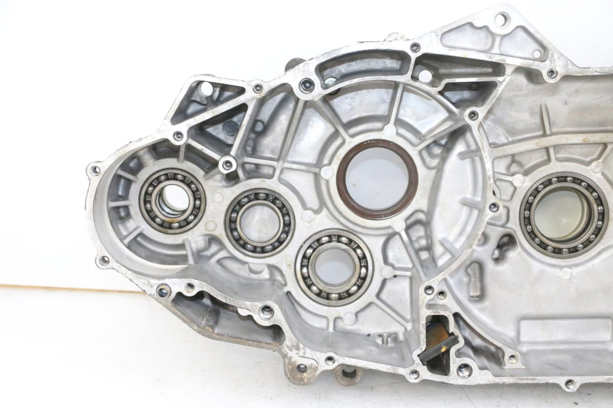 photo de CARTER MOTEUR GAUCHE SUZUKI BURGMAN 650 (2013 - 2020)