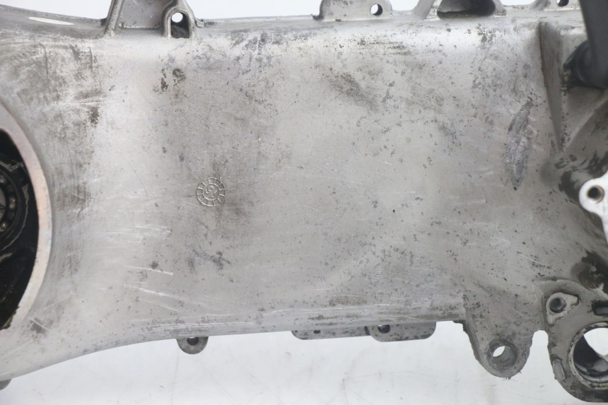 photo de CARTER MOTEUR GAUCHE PIAGGIO FLY 2T 50 (2004 - 2017) - Points de fixation