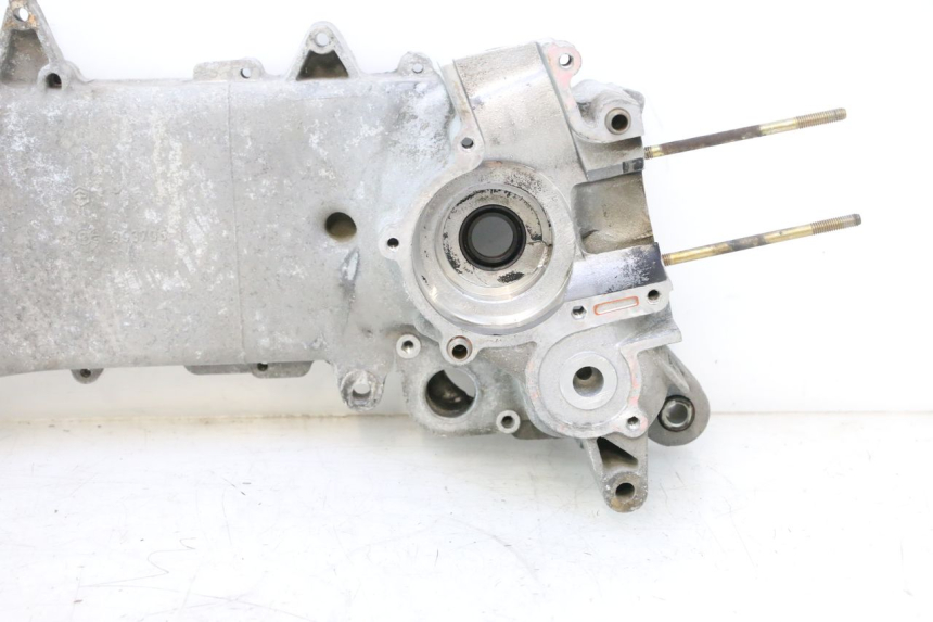 photo de CARTER MOTEUR GAUCHE PIAGGIO LIBERTY 50 (1998 - 2003) - Photo complémentaire
