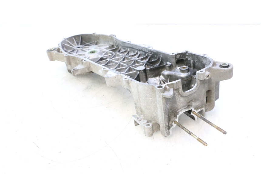 photo de CARTER MOTEUR GAUCHE PIAGGIO LIBERTY 50 (1998 - 2003) - Gros plan technique