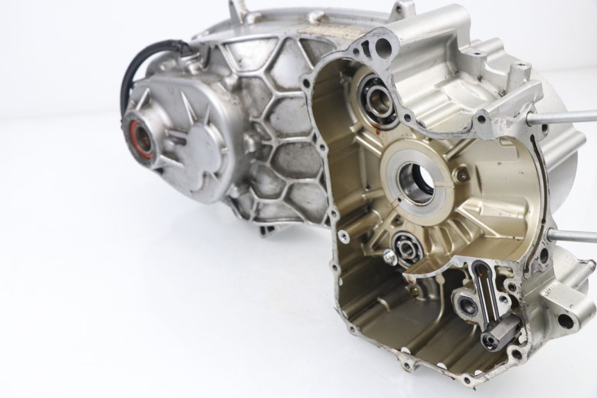 photo de CARTER MOTEUR GAUCHE SYM MAXSYM I 400 (2011 - 2016)