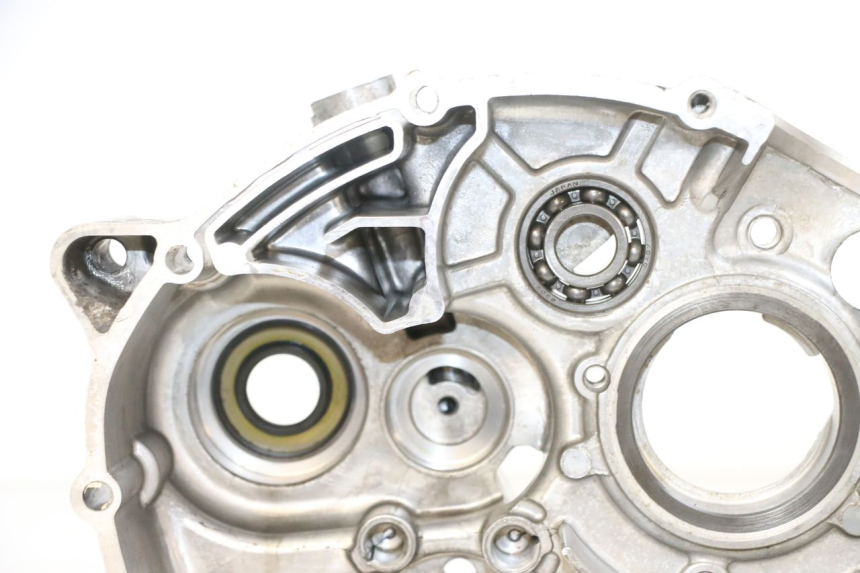 photo de CARTER MOTEUR GAUCHE YAMAHA TTR 125 (2000 - 2020) - Gros plan technique