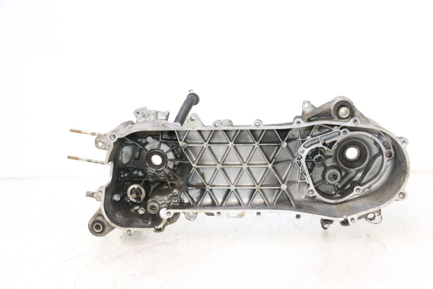 photo de CARTER MOTEUR GAUCHE PIAGGIO TYPHOON 50 (2000 - 2009) - Vue d’ensemble