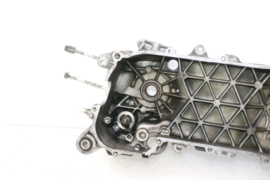 photo de CARTER MOTEUR GAUCHE PIAGGIO VESPA S 2T 50 (2007 - 2014) - Autre angle de vue