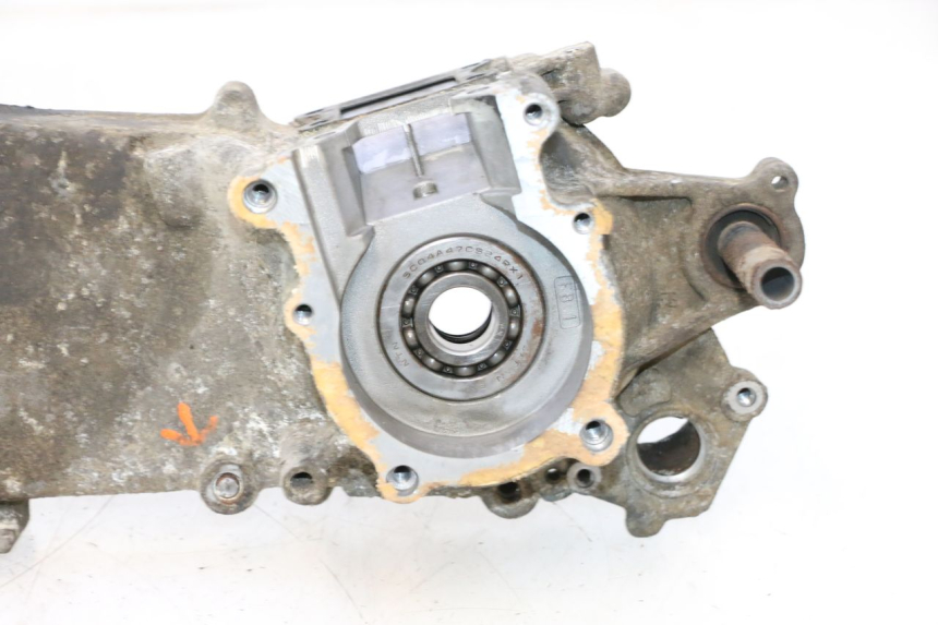 photo de CARTER MOTEUR GAUCHE PEUGEOT VIVACITY 50 (1998 - 2003) - Points de fixation