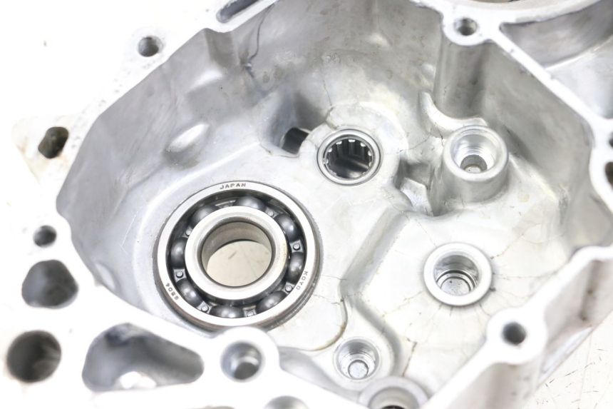 photo de Left engine crankcase YAMAHA YZ 85 (2002 - 2018) - Autre angle de vue