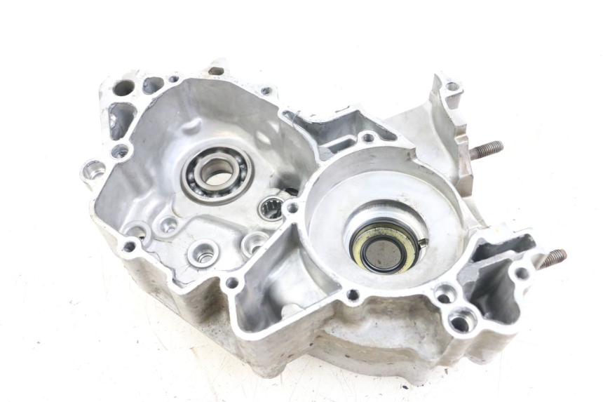 photo de Left engine crankcase YAMAHA YZ 85 (2002 - 2018) - Gros plan technique
