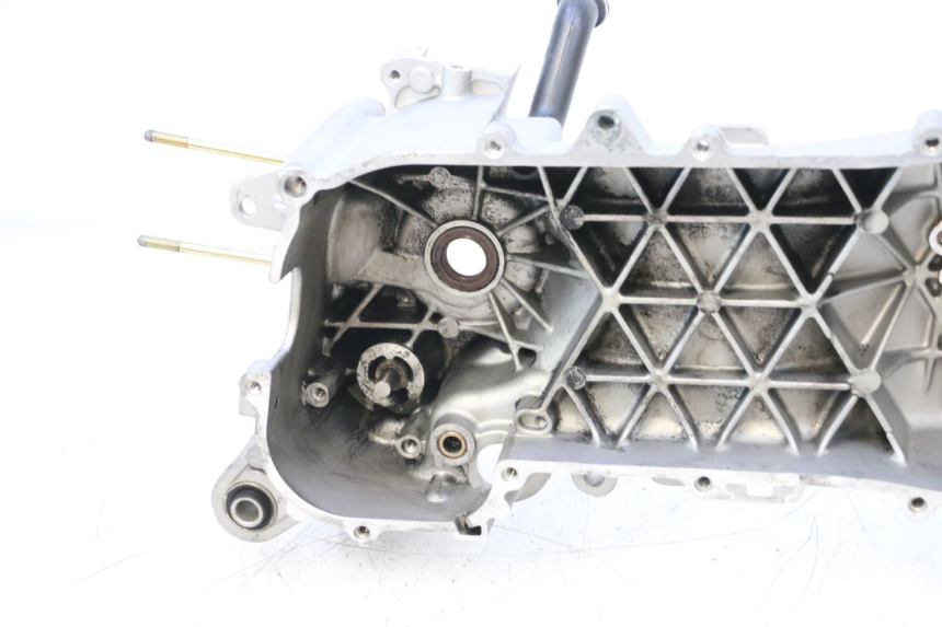 photo de CARTER MOTEUR GAUCHE PIAGGIO ZIP 2T 50 (2009 - 2019) - Détails caractéristiques