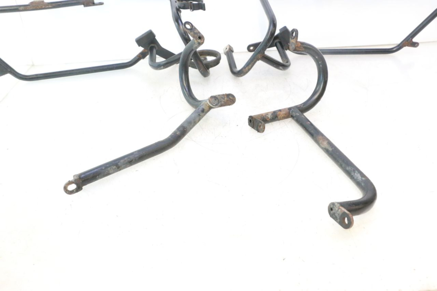 photo de CARTER PARE CYLINDRE YAMAHA TDM ABS 900 (2002 - 2014) - Points de fixation