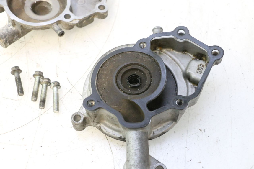 photo de CARTER POMPE A EAU YAMAHA X-MAX XMAX 125 (2010 - 2013) - Points de fixation