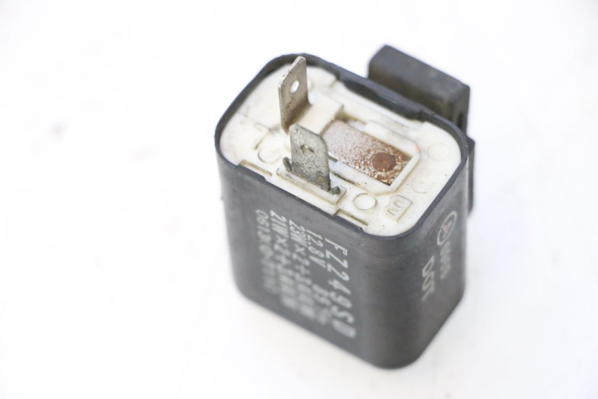 photo de CENTRALE CLIGNOTANTE KAWASAKI GPX F ZX750F 750 (1986 - 1990) - Autre angle de vue